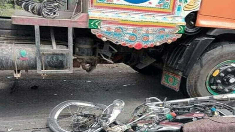 ڈی ایچ اے، لمز کے قریب ٹریفک حادثہ: موٹرسائیکل سوار جاں بحق، ٹرک ڈرائیور فرار