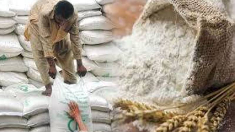 5 کلو آٹے کا تھیلا 900 روپے، صارفین میں شدید ناخوشی