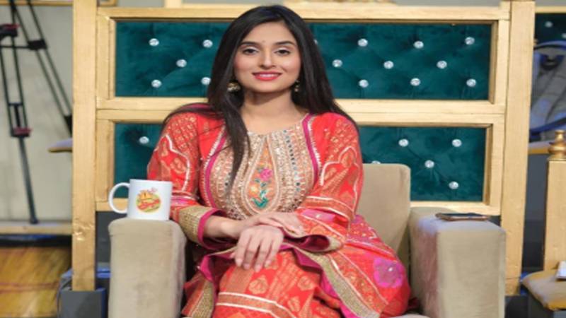 آفتاب اقبال کی سابقہ کو ہوسٹ لائیو پروگرام میں ماضی کو یاد کرکے رو پڑی