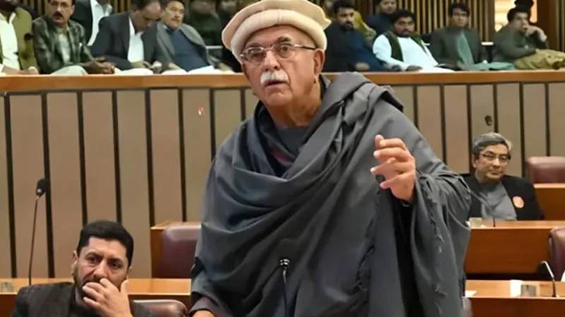 جذباتی باتیں نہیں کیں، اپنے الفاظ پر قائم ہوں: محمود اچکزئی کا خواجہ آصف کو جواب