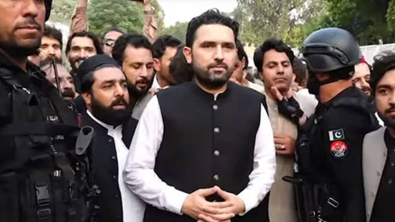 اڈیالہ جیل سپرنٹنڈنٹ نے عمران خان کے ساتھ طبی دہشت گردی کی:وزیر اعلیٰ خیبر پختونخوا