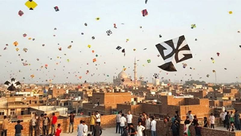 لاڑکانہ میں بھی بسنت میلا سج گیا