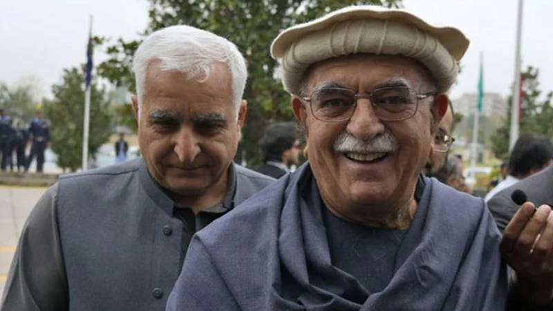 بانی پی ٹی آئی کی آنکھ کی 80 فیصد ضائع ہونے کی رپورٹ، اپوزیشن سخت احتجاج پر تیار: محمود خان اچکزئی
