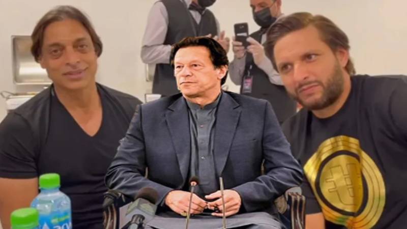 شاہد آفریدی اور شعیب اختر بھی عمران خان کی صحت پر فکر مند، بہترین علاج کی امید ظاہر
