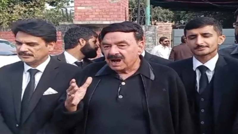 عمران خان کے علاج کے لیے فیملی کے منتخب ڈاکٹر کو میڈیکل بورڈ میں شامل کرنے کی تجویز: شیخ رشید 