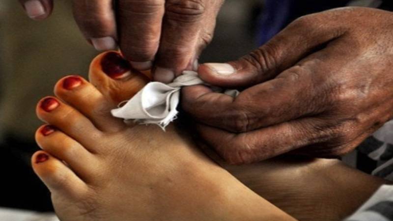 کراچی میں واٹر ٹینکر کی رکشے سے اترنے والی خاتون کو ٹکر,موقع پر جاں بحق