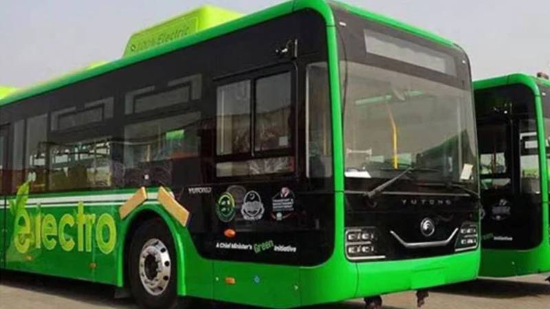 راولپنڈی میں اوباش نوجوانوں کا گرین بس پر حملہ، شیشے ٹوٹنے اور ایک مسافر زخمی ہونے کی اطلاعات