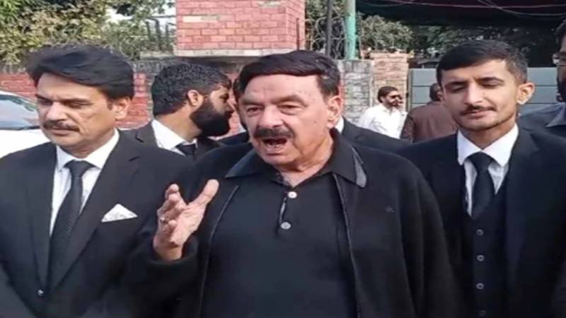 ہر سال رمضان میں عمرہ کرنے کی اجازت کی استدعا منظور: شیخ رشید احمد 