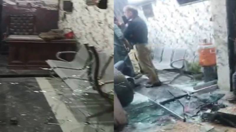 نیو کراچی: 60 لاکھ روپے بھتہ نہ دینے پر کار شوروم پر مسلح فائرنگ