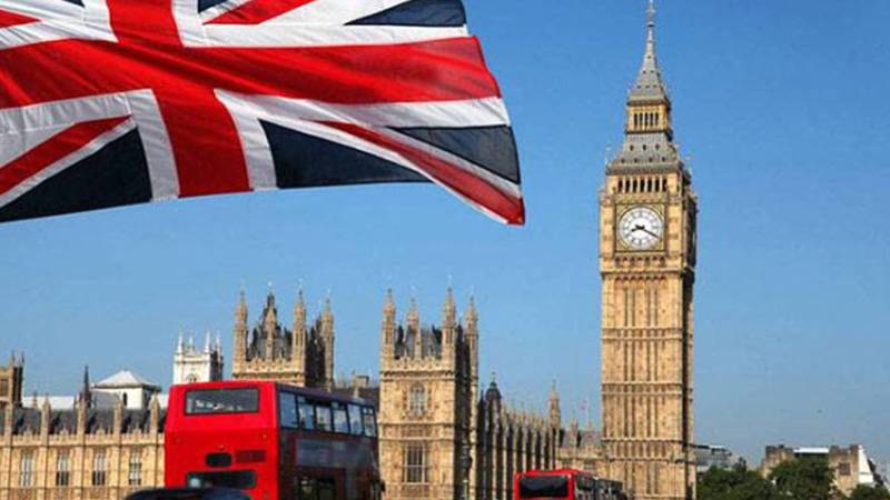 برطانیہ آنے والے سیاحوں کے لیے نئے سفری قوانین کا اعلان 