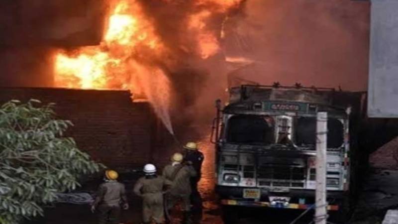 کراچی کے مختلف علاقوں میں آتشزدگی کے واقعات، ریسکیو ٹیموں کی بروقت کارروائی، کوئی جانی نقصان نہیں ہوا