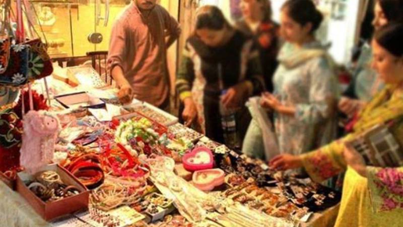 عید سے قبل بازار اور شاپنگ سنٹرز لاہوریوں سے بھر گئے