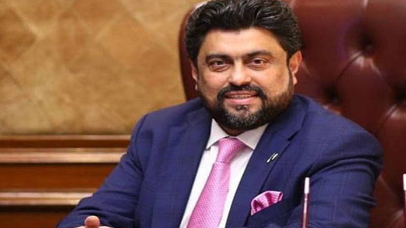 سبکدوش گورنر سندھ کامران ٹیسوری عمرے کے لیے سعودی عرب روانہ