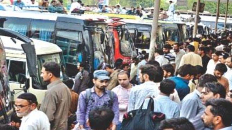 عید کے موقع پر پردیسی شہری واپس، بس اڈوں پر ہجوم اور ٹکٹوں کی قیمتوں میں اضافہ