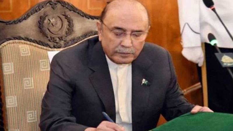 صدر زرداری نے ترمیمی بلز، تقرری، سول اعزازات،سزاؤں میں خصوصی کمی کی منظوری دیدی
