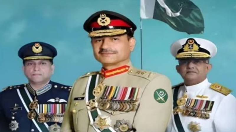 یومِ پاکستان پر سروسز چیفس کی قوم کو مبارکباد، ملک کے استحکام کا عزم دہرانے کا پیغام