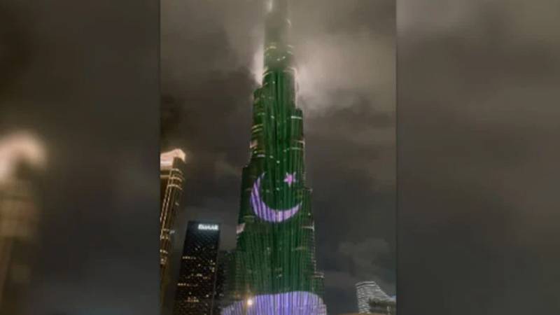 یوم پاکستان: دبئی کی ’برج خلیفہ‘ پاکستانی پرچم کے رنگوں سے جگمگا اُٹھی