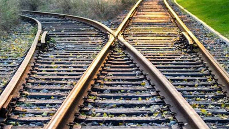 لودھراں میں تیز گام ٹرین حادثے کے 11 گھنٹے بعد بھی ٹریک بحال نہ ہو سکا