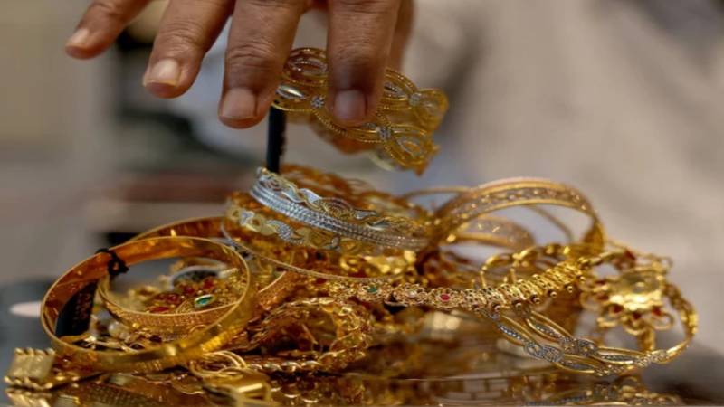 عالمی اور مقامی مارکیٹ میں سونے کی قیمت میں نمایاں کمی