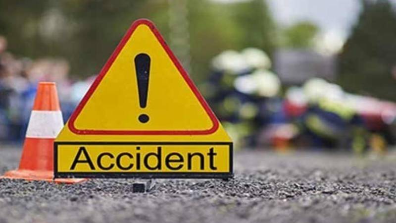 قصور: تیز رفتار ٹرک کی ٹکر، اسکول بچوں والا رکشہ کچلا، طالبہ جاں بحق، کئی طلبا زخمی