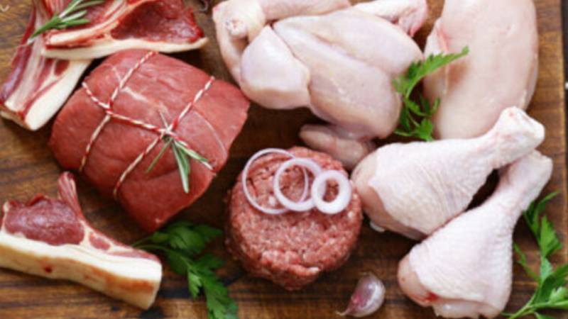 مہنگائی کے دوران برائلر گوشت کی قیمتیں بیف کے قریب، شہریوں کی مشکلات میں اضافہ