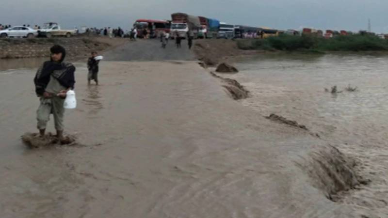بلوچستان میں سیلابی ریلہ، ژوب-ڈیرہ شاہراہ بند، مسافر کئی گھنٹے محصور