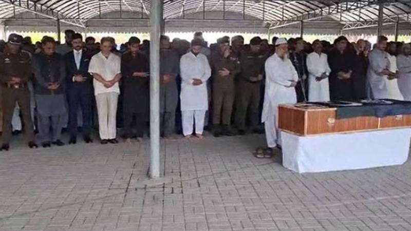 شہید کانسٹیبل رزاق ڈوگر کی نماز جنازہ پولیس لائنز قلعہ گجر سنگھ میں ادا
