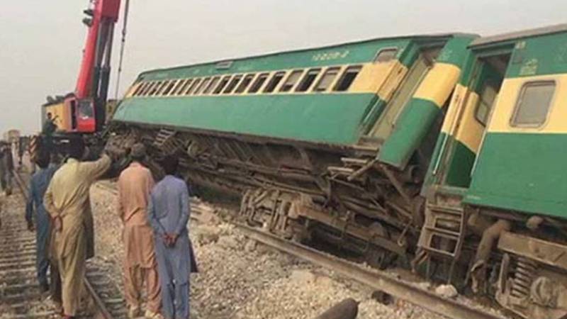سرگودھا: میانوالی ایکسپریس کی دو بوگیاں پٹڑی سے اتریں، مسافروں کو کوئی نقصان نہیں