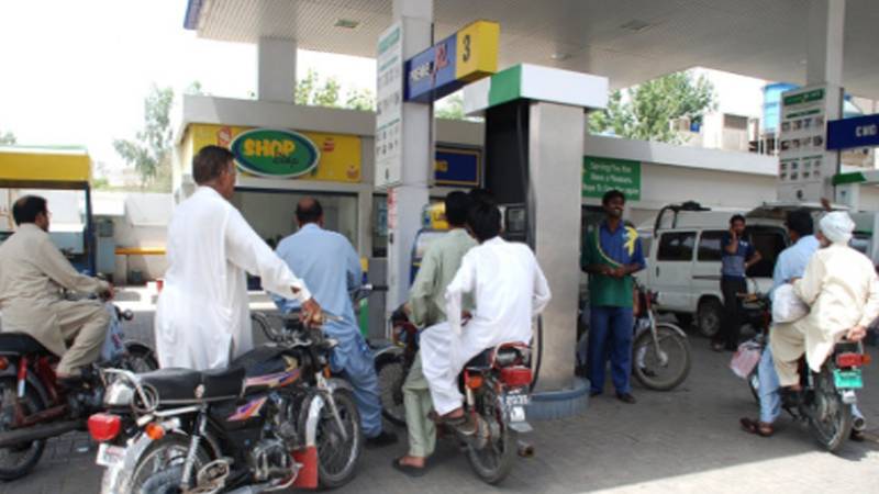 پیٹرول 80 روپے سستا، شہری غیر مطمئن، بائیک رائیڈرز رعایت کے منتظر