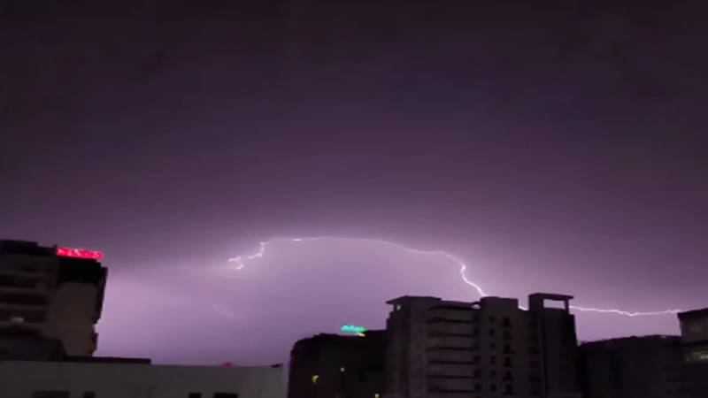 کراچی اور سندھ میں پیر کو گرج چمک کے ساتھ بارش کی پیش گوئی