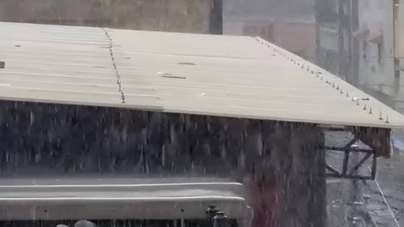 کراچی کے مختلف علاقوں میں ہلکی بارش اور بوندا باندی، موسم خوشگوار ہوگیا