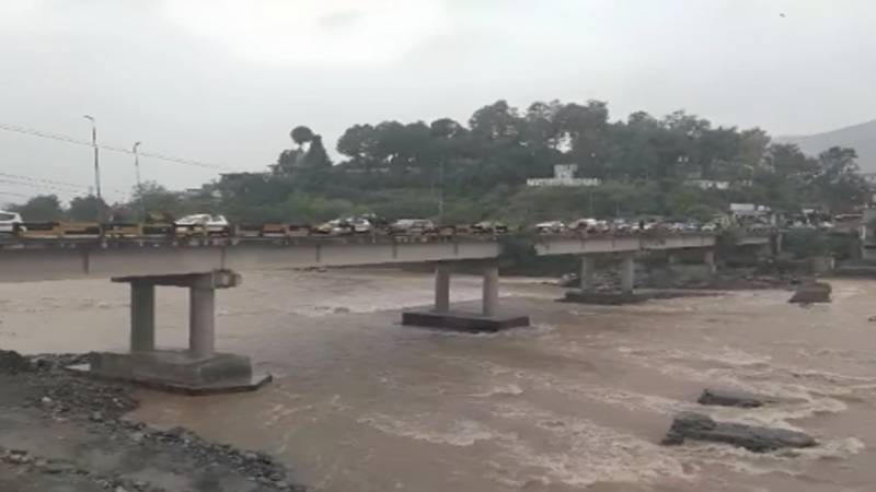 پشاور اور خیبرپختونخوا میں شدید بارش، نشیبی علاقے زیرِ آب، بجلی کی فراہمی متاثر