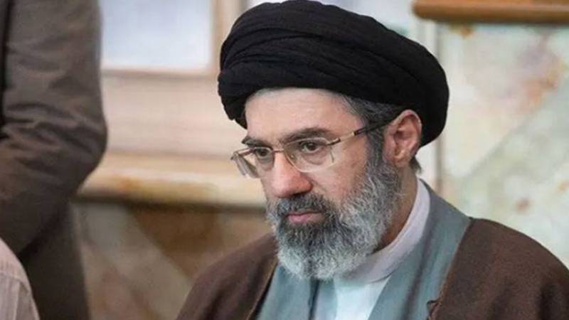 مجتبیٰ خامنہ ای بیہوش اور حالت تشویشناک، فیصلے کوئی اور کر رہا ہے:برطانوی اخبار کا دعویٰ