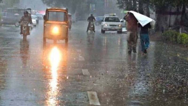 لاہور کے مختلف علاقوں میں تیز بارش کا آغاز