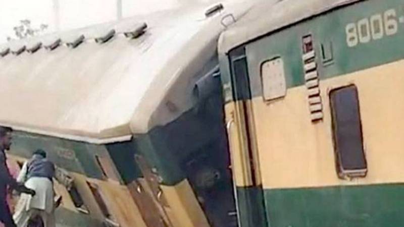 شالیمار ایکسپریس شیخوپورہ کے قریب بڑے حادثے سے بال بال بچ گئی