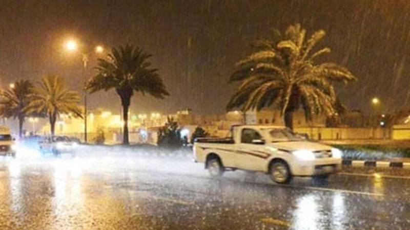 سعودی عرب میں طوفانی بارشیں، اسکول و کالجز بند، آن لائن کلاسز جاری