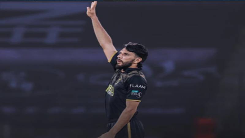آصف محمود کا خاموش جواب، پی ایس ایل میں کارکردگی سے پھر سے سرخی میں 