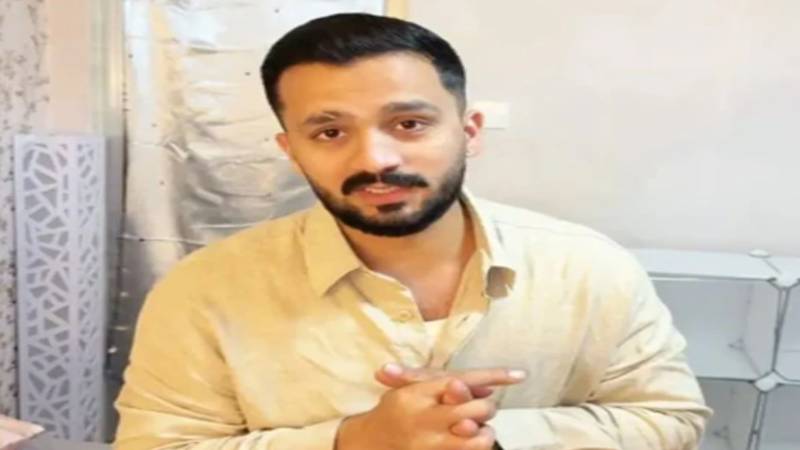 رجب بٹ کے خلاف مبینہ زیادتی کیس میں فردِ جرم عائد کرنے کی تاریخ مقرر
