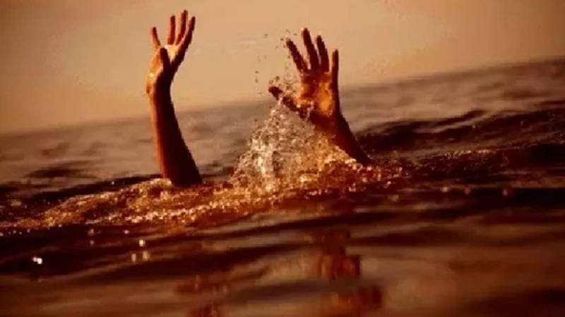 کراچی: شوہر سے جھگڑے کے بعد بزرگ خاتون نے نالے میں چھلانگ لگا دی