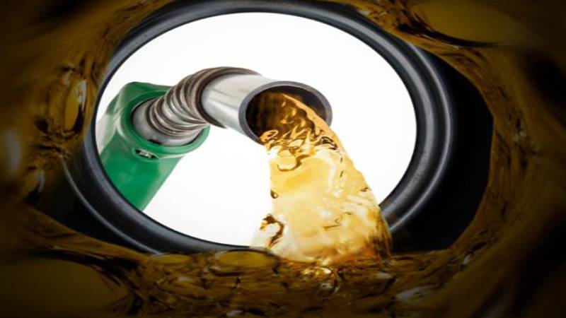 حکومت کی طرف سے پٹرولیم مصنوعات پر ٹیکس میں کمی کا اعلان 