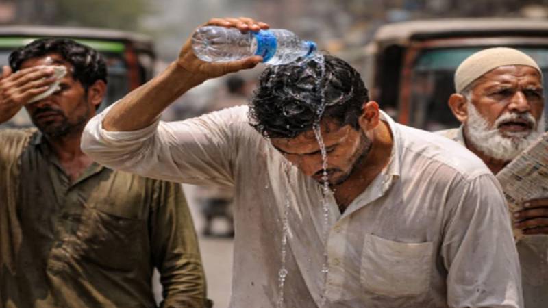 پنجاب میں شدید گرمی اور ہیٹ ویو کا خدشہ، درجہ حرارت 46 ڈگری تک جانے کی پیشگوئی