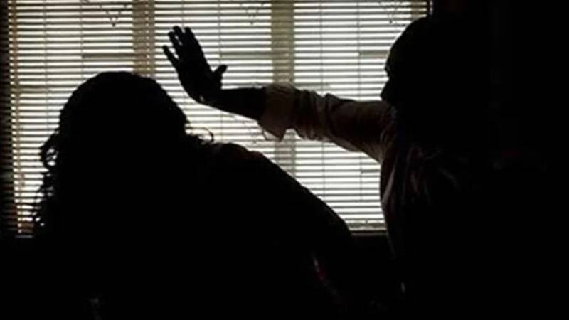 لاہور کے ریس کورس علاقے میں گھریلو تنازع پر خاتون پر تشدد، ملزم کے خلاف مقدمہ درج