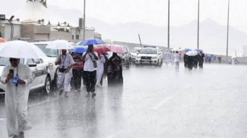 سعودی عرب کے کئی علاقوں میں شدید بارش اور موسمی صورتحال کے پیش نظر الرٹ جاری 