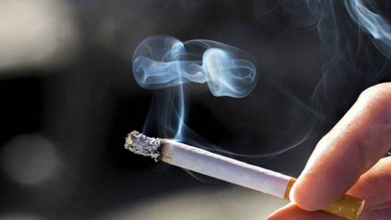 برطانیہ میں ’سگریٹ فری نسل‘ کے لیے تاریخی قانون منظور، کم عمر افراد کے لیے تمباکو نوشی پر پابندی عائد 