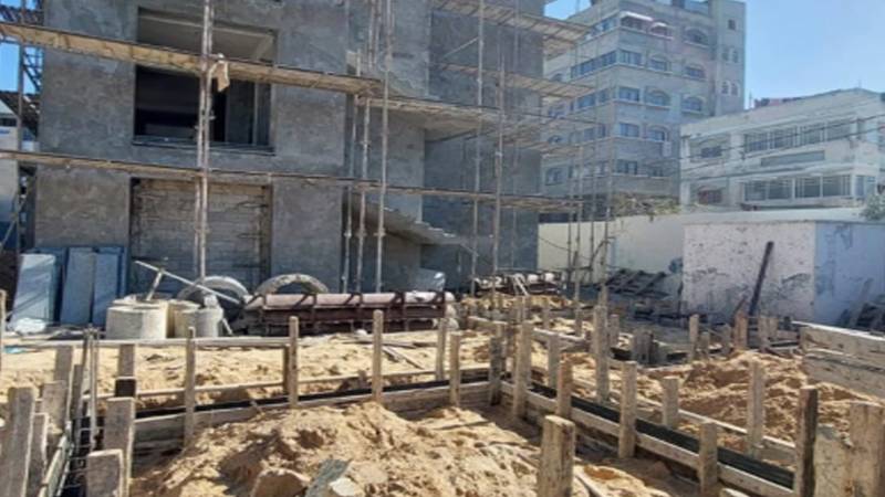 کراچی: 70 دن میں غیر قانونی 7 منزلہ عمارت کی تعمیر، انسانی جانوں کو لاحق خطرہ 