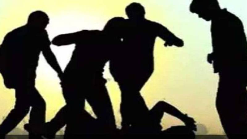 شاہدرہ ٹاؤن: مسلح افراد کا شہری پر تشدد، پستول کے بٹ مار کر زخمی کر دیا