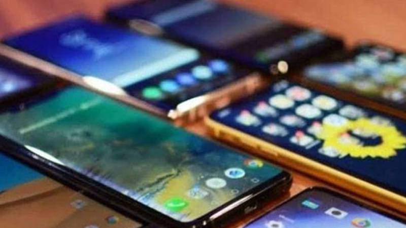 استعمال شدہ درآمدی موبائل فونز مہنگے، ٹیکس میں اضافہ نافذ