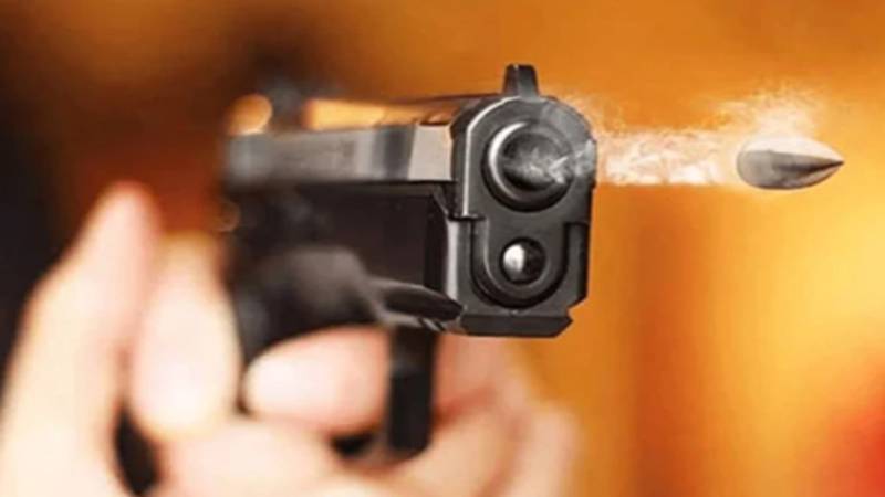 کراچی میں ریٹائرڈ ایس پی کے بیٹے کی فائرنگ، ایف بی آر انسپکٹر زخمی 