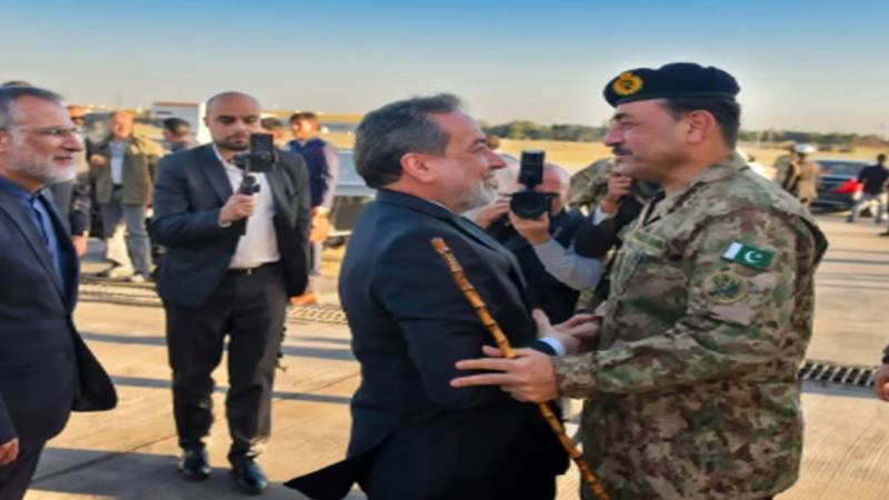امریکا ایران مذاکرات بچانے کیلئے فیلڈ مارشل عاصم منیر غیر معمولی کردار ادا کررہے ہیں، فنانشل ٹائمز