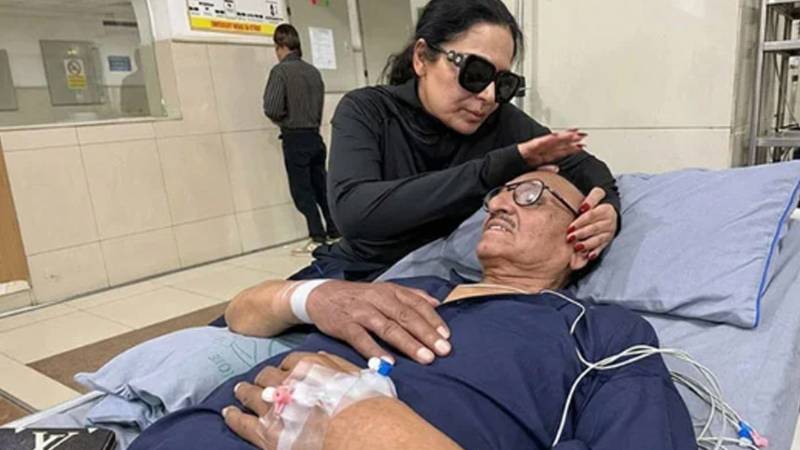 اداکارہ میرا کے والد کو دل کے شدید دورے کے باعث اسپتال میں داخل کروا لیا گیا 